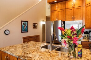 Fridge, microwave, oven, stovetop - Hale Kamaole 318 Third floor condo, easy access to best beach on Maui! (Kihei)