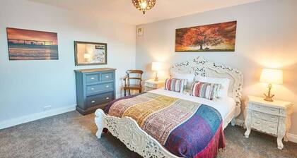 Host & Stay | Seas The Day