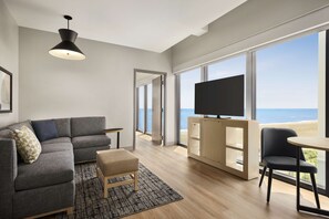 Literie hypoallergénique, coffres-forts dans les chambres, bureau