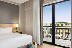 CITY VIEW 1 KING BED (PLUS SLEEPER SOFA) | Hypo-allergenic bedding, in-room safe, desk, laptop workspace - Hyatt Place Virginia Beach / Oceanfront (Virginia Beach)