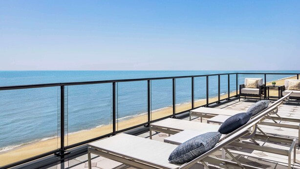A beachside balcony with lounge chairs and a view of the ocean. - Hyatt Place Virginia Beach / Oceanfront (Virginia Beach)