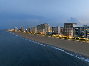 On the beach, beach shuttle - Hyatt Place Virginia Beach / Oceanfront (Virginia Beach)