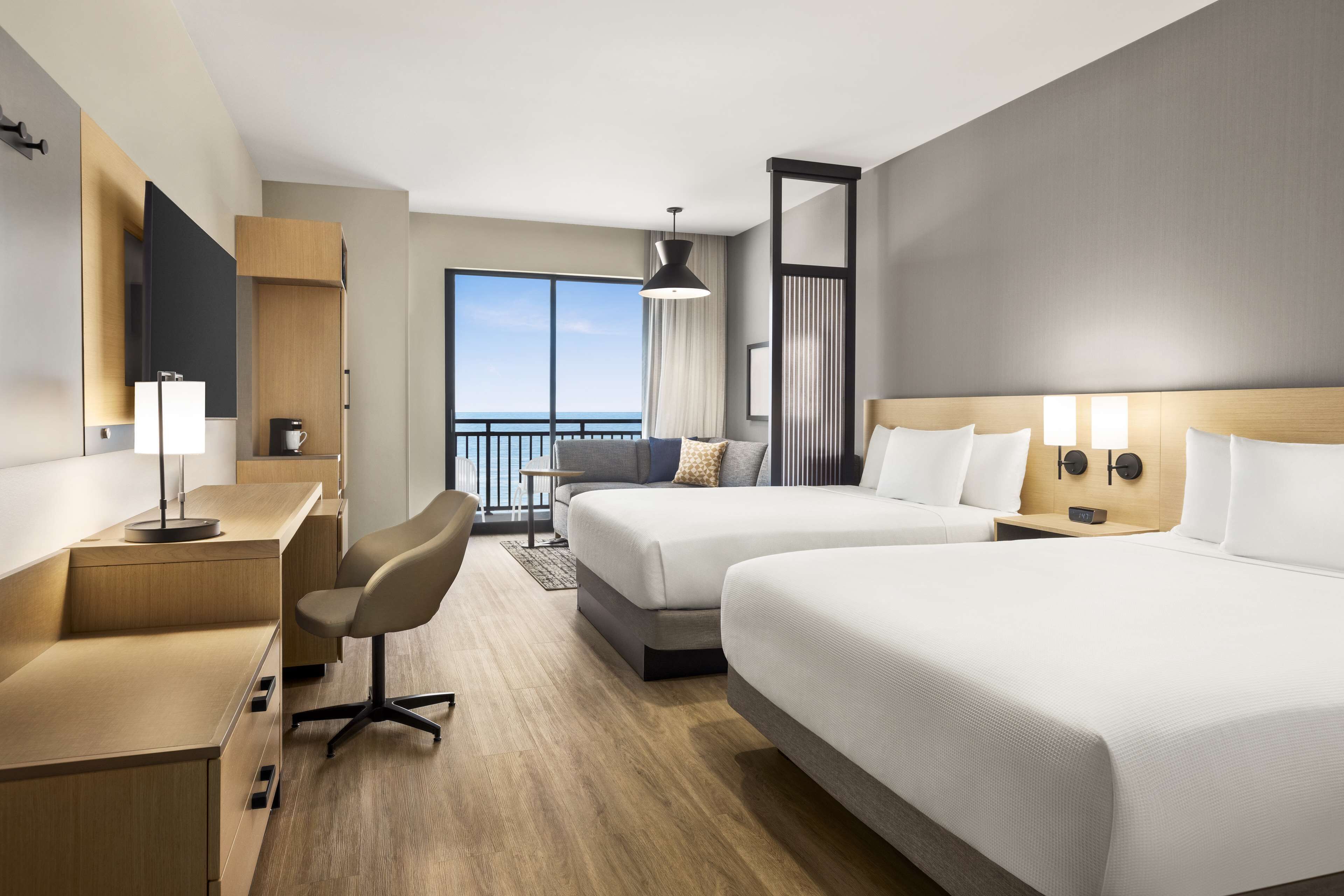 Hypo-allergenic bedding, in-room safe, desk, laptop workspace