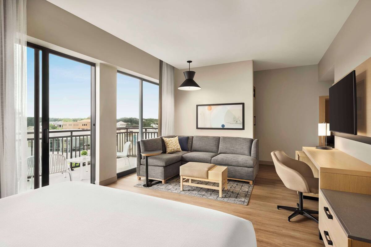 CITY VIEW 1 KING BED (PLUS SLEEPER SOFA) | Hypo-allergenic bedding available, in-room safe, desk, laptop workspace