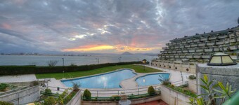 Santoña: on the beach and very close to the city center