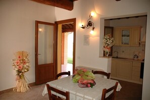Dining - Apartments with pool and garden a short distance from the beach. (Scarlino)