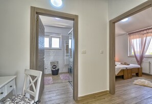 3 bedrooms, internet, bed sheets - Pretty family villa with private pool near Pula. (Loborika)