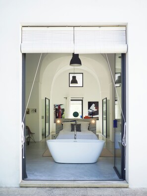 5 camere, una scrivania, ferro/asse da stiro, culla da viaggio