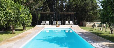 Een verwarmd zwembad