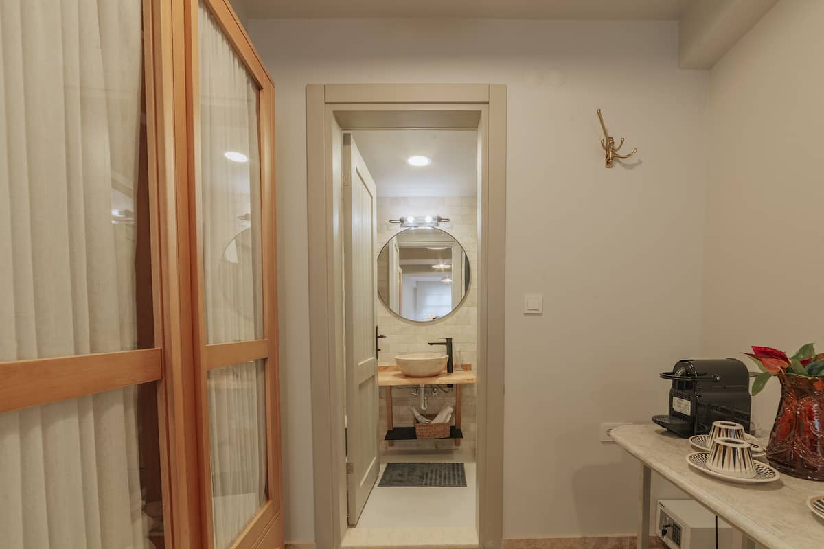 Standard Double Room | 1 bedroom, in-room safe, desk, blackout drapes