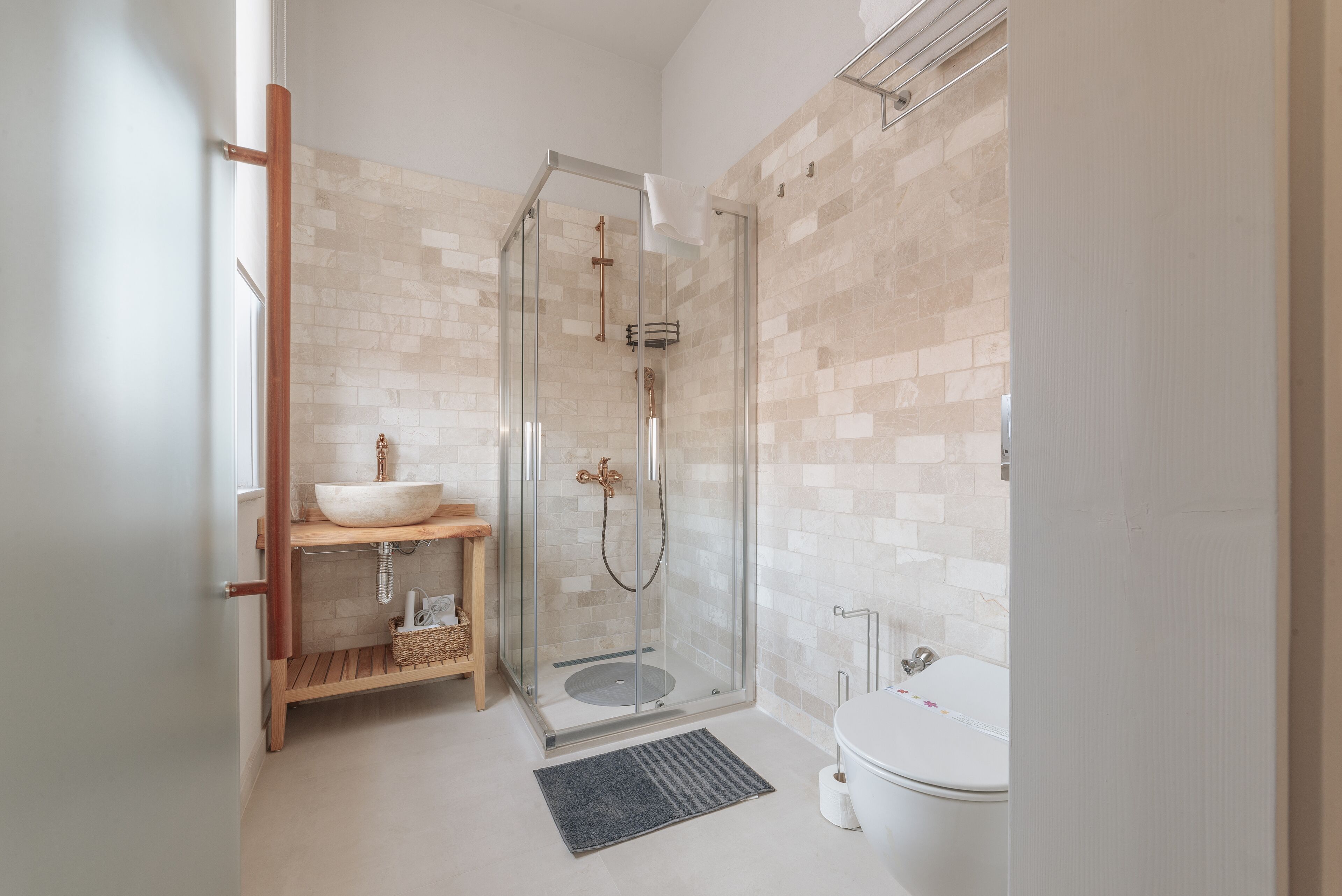Standard Double Room | Bathroom
