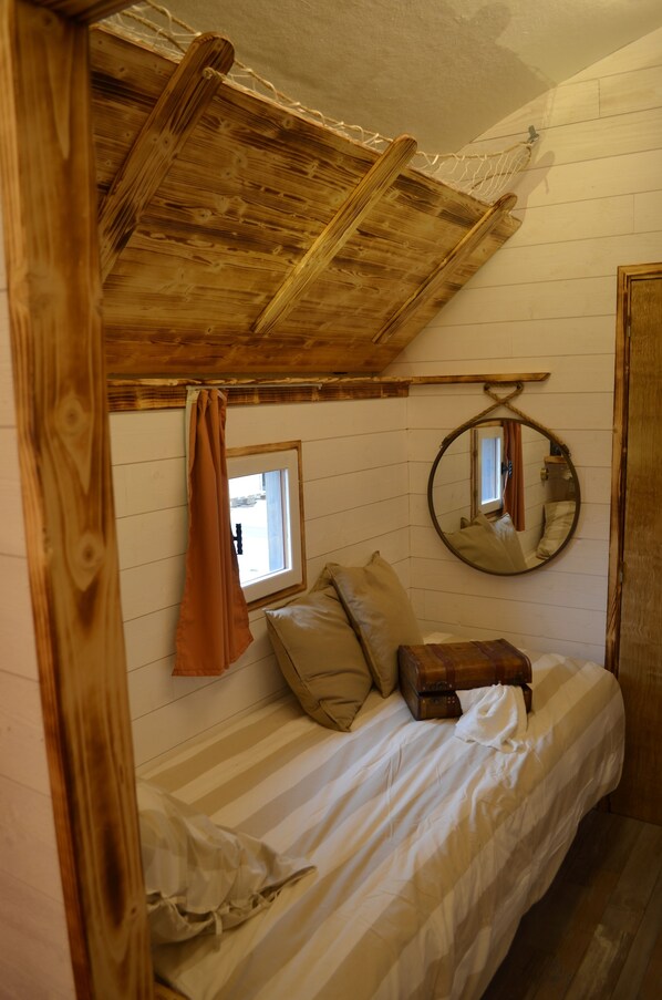 1 多间卧室、床单