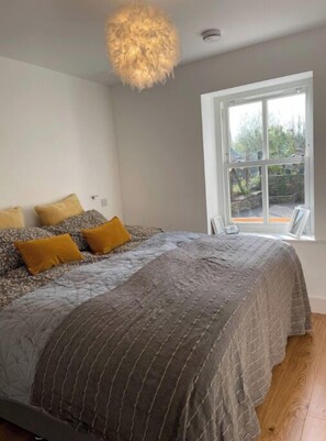 2 bedrooms, free WiFi, bed sheets - Chic hideaway in the centre of Kenmare (Kenmare)