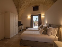 Family Suite | Premium bedding, down comforters, memory foam beds, minibar