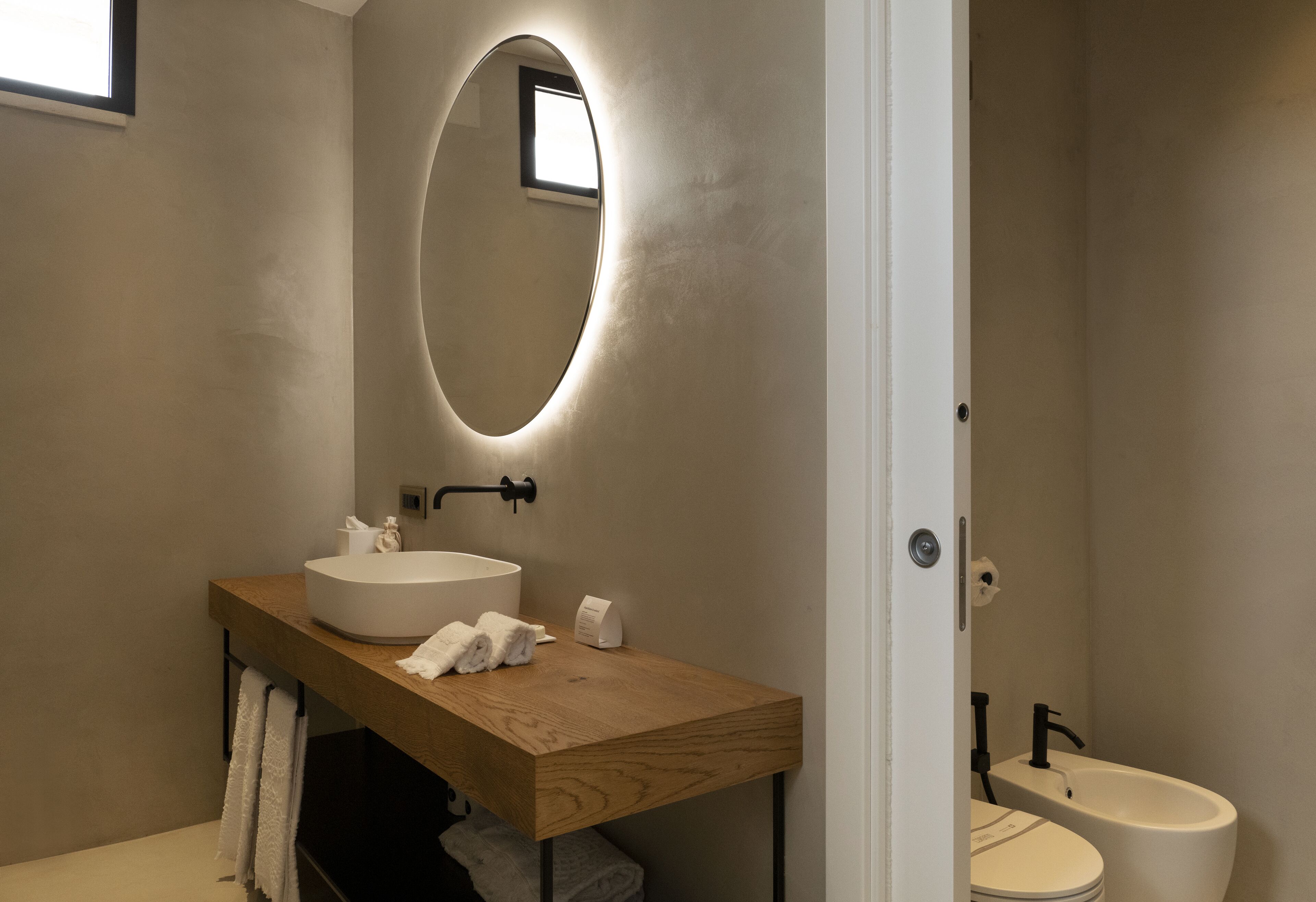 Junior Suite Deluxe | Bathroom | Separate bathtub and shower, designer toiletries, hair dryer, bathrobes
