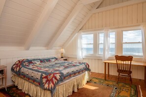 4 bedrooms, travel crib, internet, bed sheets