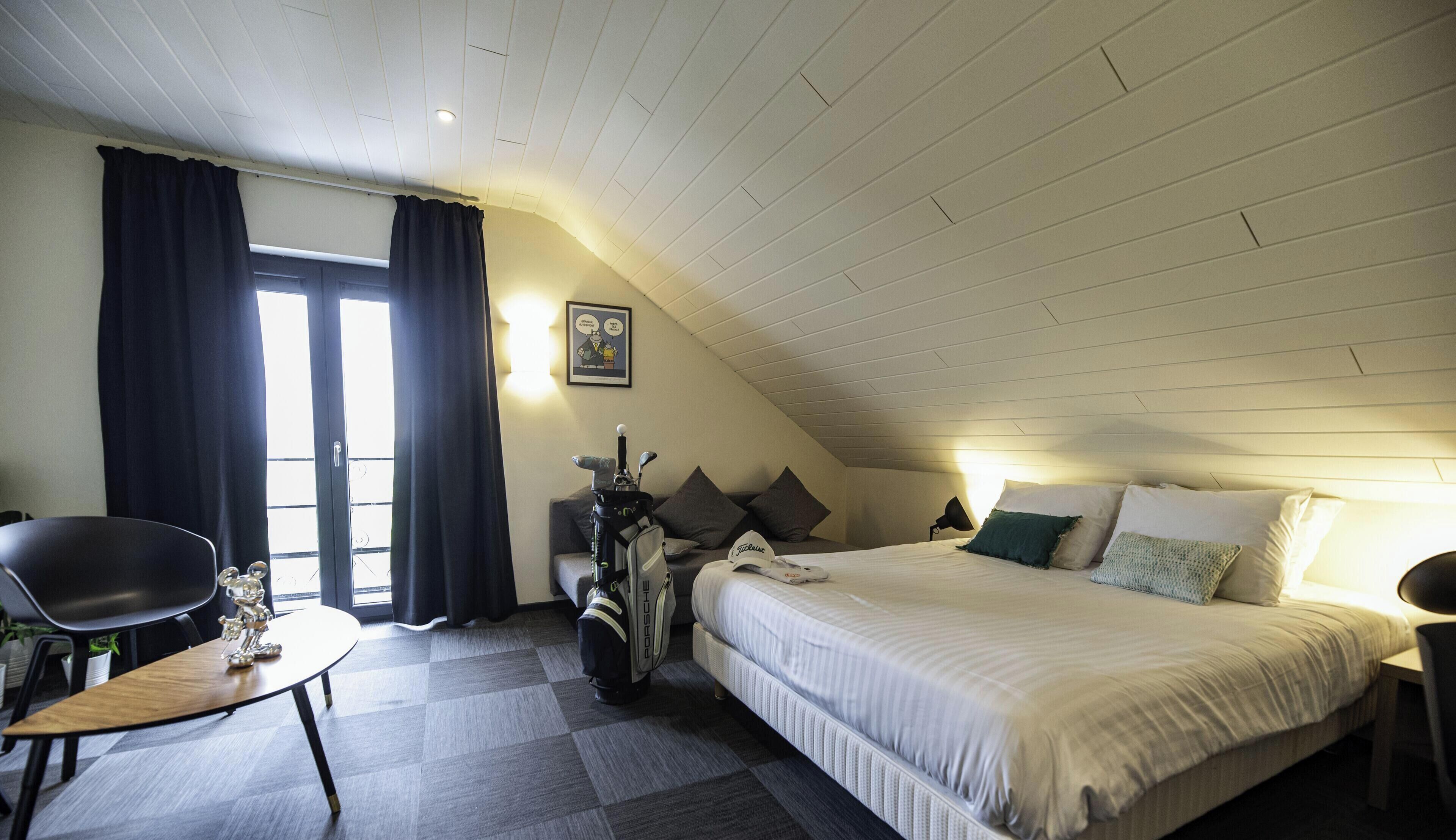 Premium bedding, minibar, laptop workspace, soundproofing