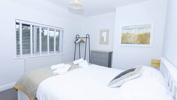 Iron/ironing board, travel cot, free WiFi, bed sheets