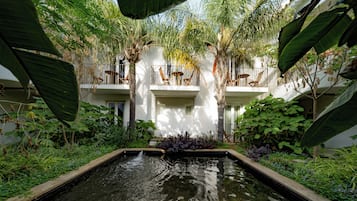 Double Room, Garden View | 1 bedroom, minibar, in-room safe, blackout drapes