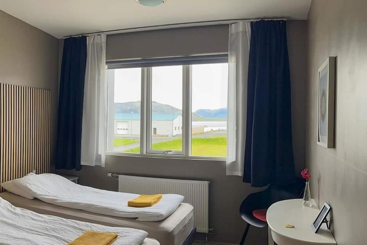 Standard-Doppel- oder -Zweibettzimmer, eingeschränkter Meerblick