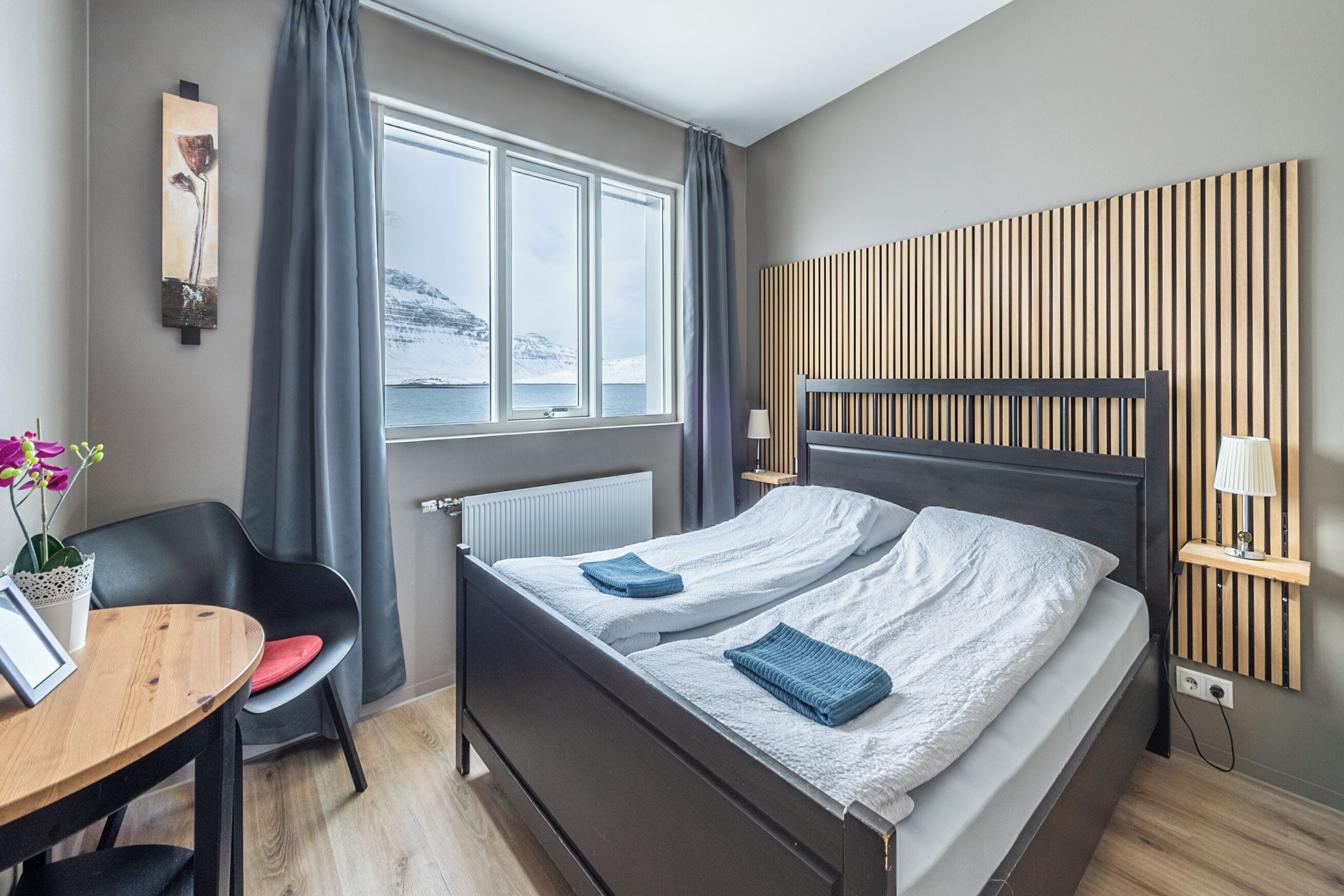 Free WiFi, bed sheets