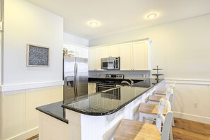 Dishwasher, dining tables - Grand Isle 302 - Community Pool, Private Beach Access, 30A, Near Seaside! (Seagrove Beach)