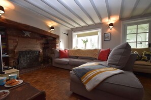 Family Cottage | Living area | 32-inch flat-screen TV with digital channels, TV, fireplace
