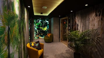 Couples treatment room(s), sauna, hot tub, steam room