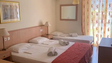 Chambre Triple | Wi-Fi gratuit, draps fournis
