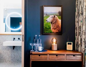 Quarto casal ou duplo superluxo | Ferros/tábuas de passar roupa, Wi-Fi de cortesia, roupa de cama