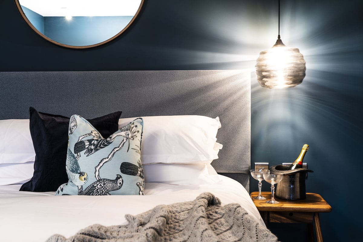 مكواة/لوح كي وواي فاي مجانًا وملاءات أسرّة