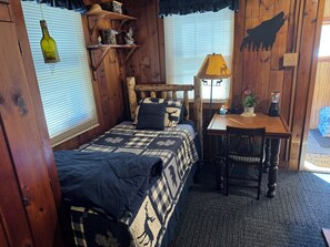 3 bedrooms, desk, iron/ironing board, travel crib - Cozy Little Red Lodge in Michigan’s Upper Peninsula (Gould City)