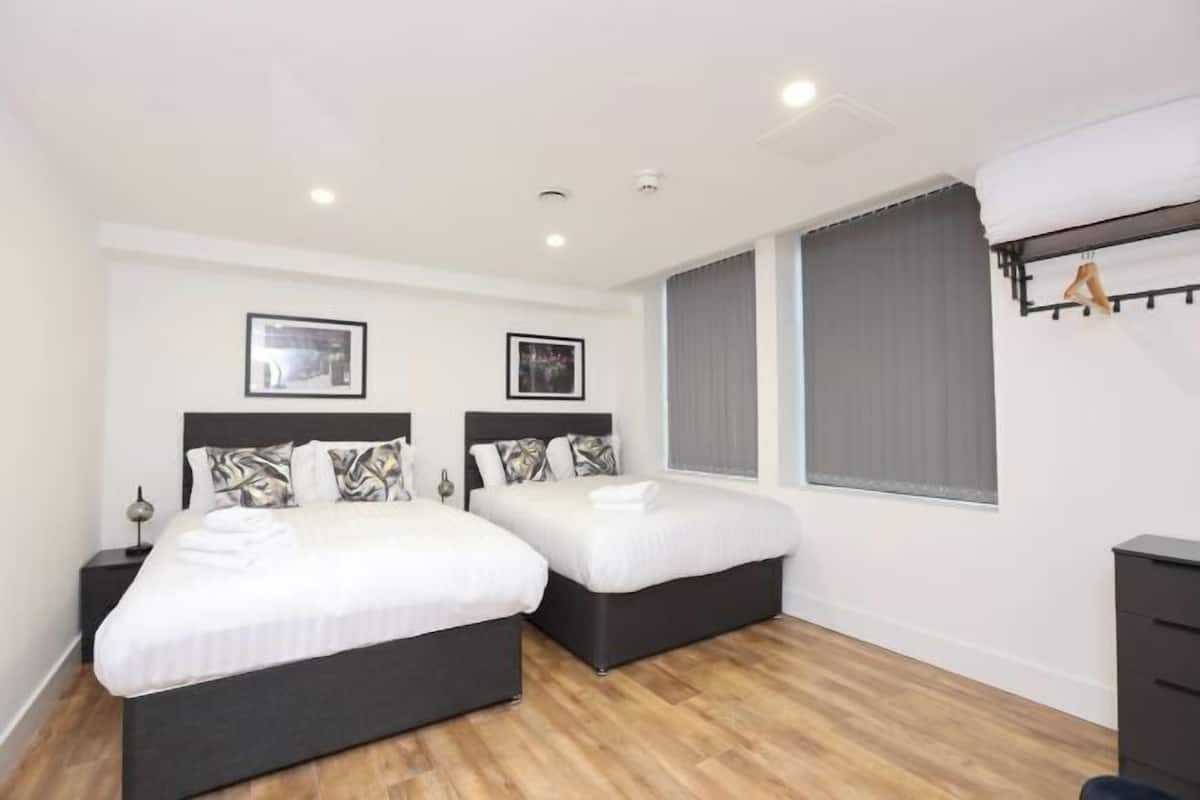 Iron/ironing board, free WiFi, bed sheets