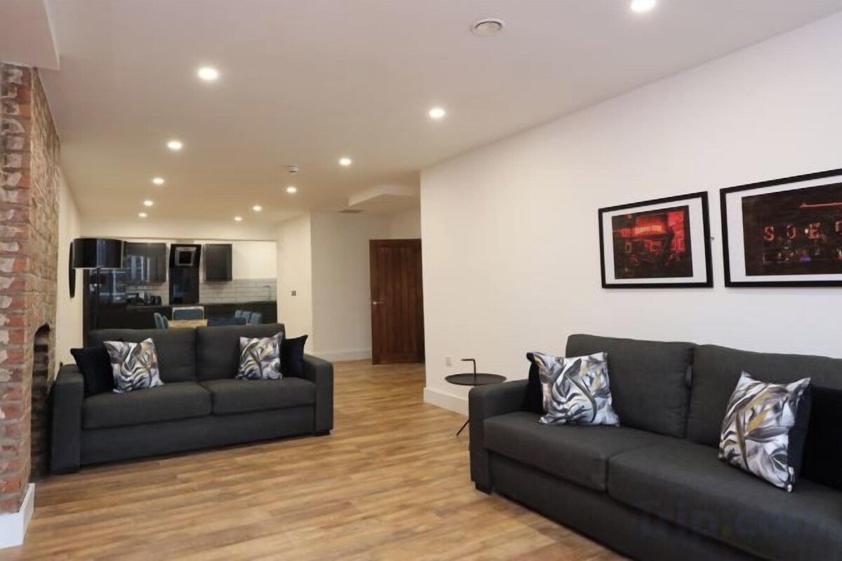 Living area | 80-inch Smart TV with digital channels, TV, Netflix
