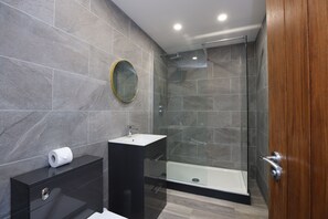 City Apartment, 1 Bedroom | Bathroom | Shower, rainfall showerhead, free toiletries, hair dryer - Wood Street Apartments (Liverpool)