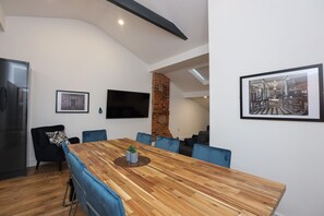 City Apartment, 2 Bedrooms | Iron/ironing board, free WiFi, bed sheets - Wood Street Apartments (Liverpool)