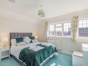 5 bedrooms, free WiFi, bed sheets