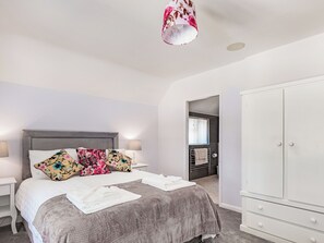 5 bedrooms, free WiFi, bed sheets