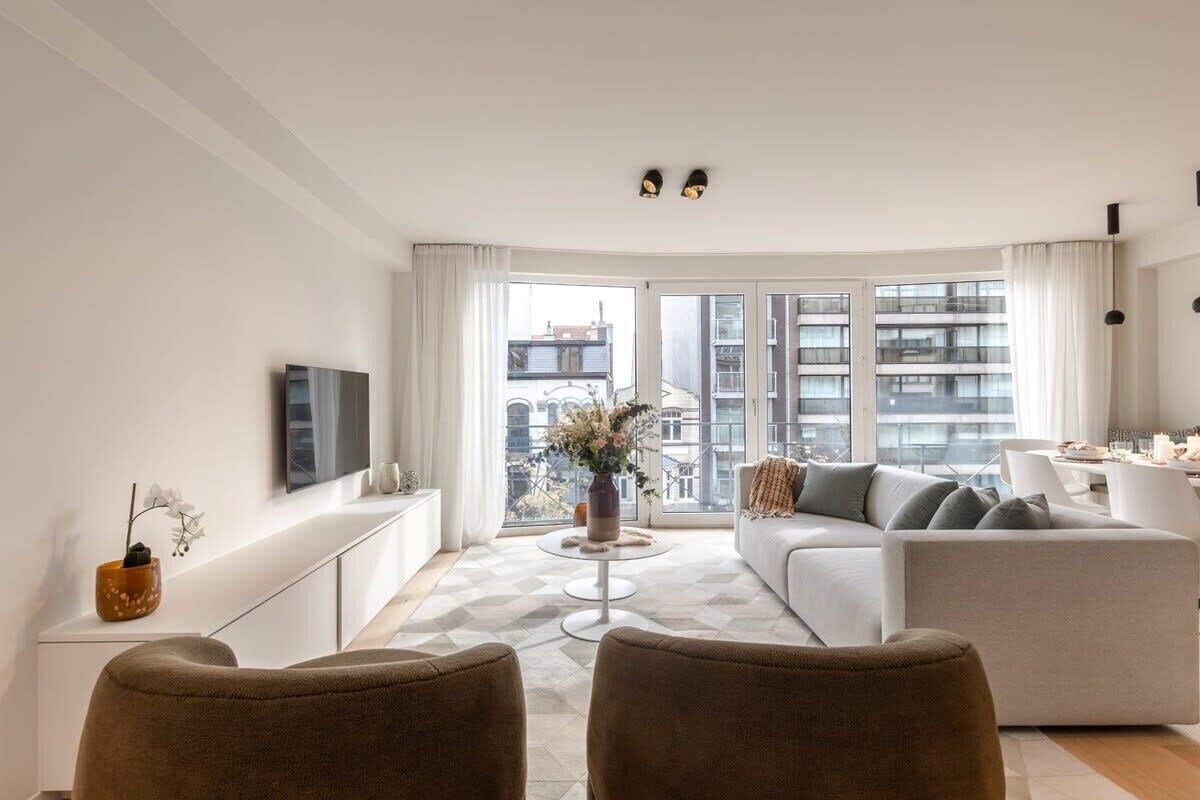 TV, bøker og kontorer