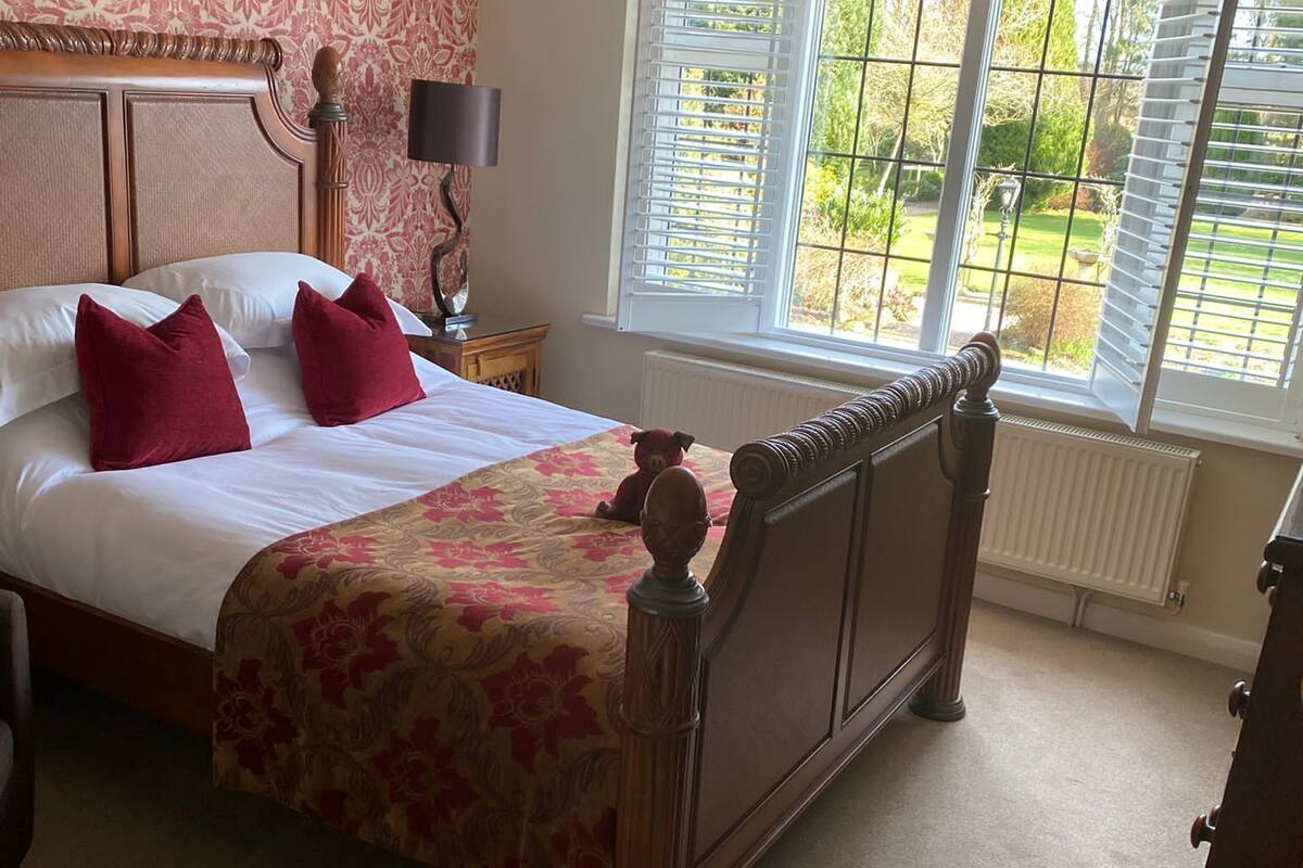 Garden View | Premium bedding, down duvets, individually decorated