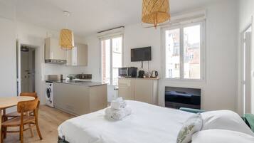 1 slaapkamer, een strijkplank/strijkijzer, gratis wifi, beddengoed
