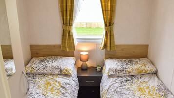 2 bedrooms, travel cot, free WiFi, bed sheets