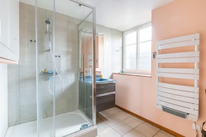 Hair dryer, towels