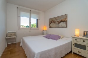 2 Schlafzimmer, Bügeleisen/Bügelbrett