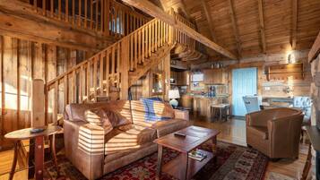 Televisión, chimenea y oficina