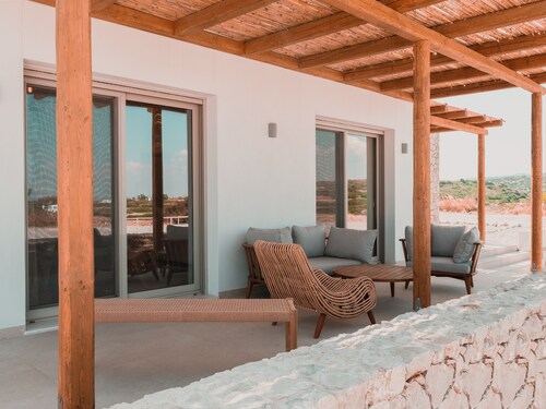Stylish 2-bed Private Villa Vrachos with Pool 2 min from beach!