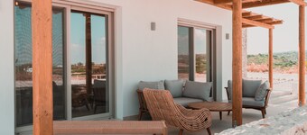 Stylish 2-bed Private Villa Vrachos with Pool 2 min from beach!