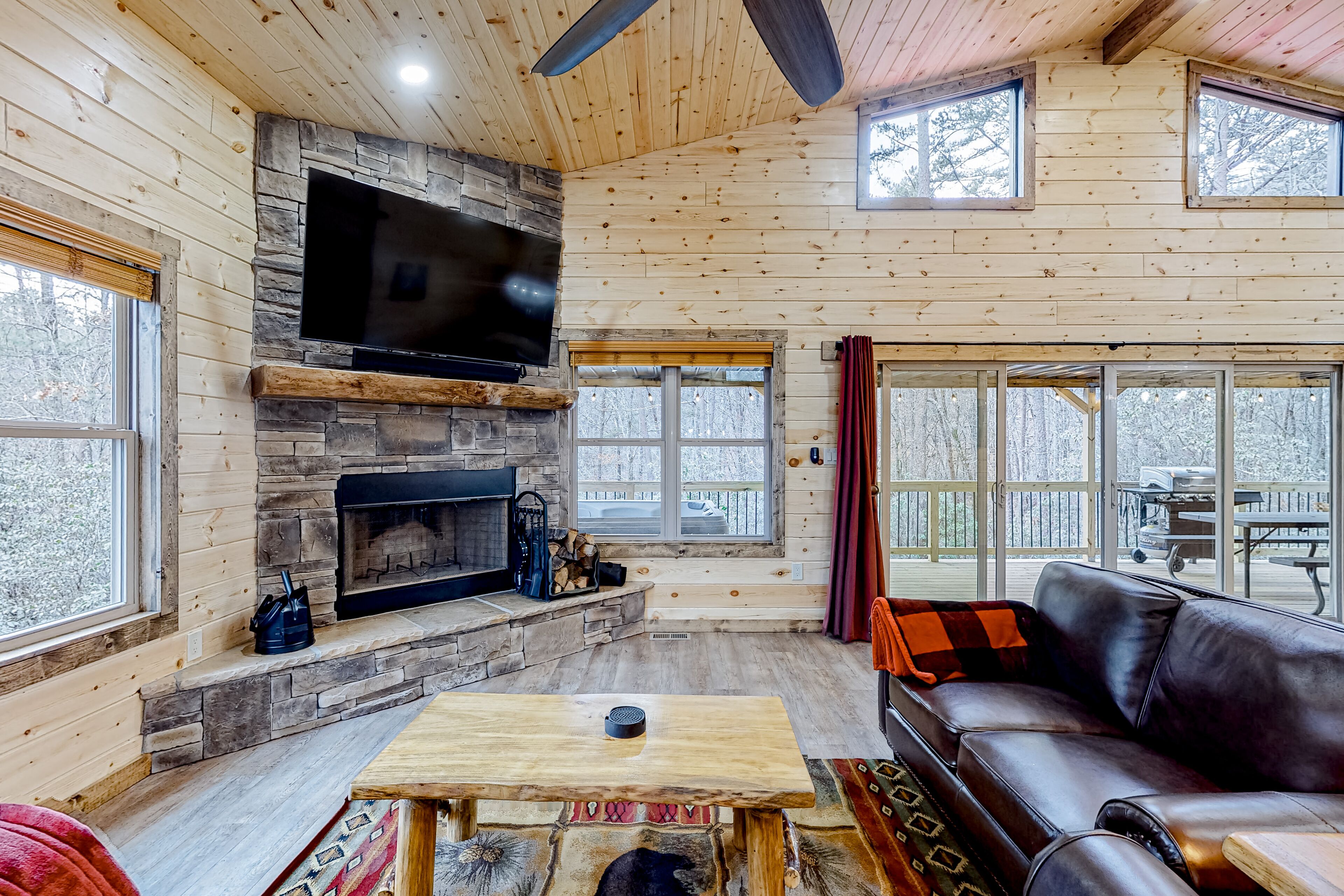 Dog-friendly home with a private hot tub, WiFi, pool table, fireplace, & A/C