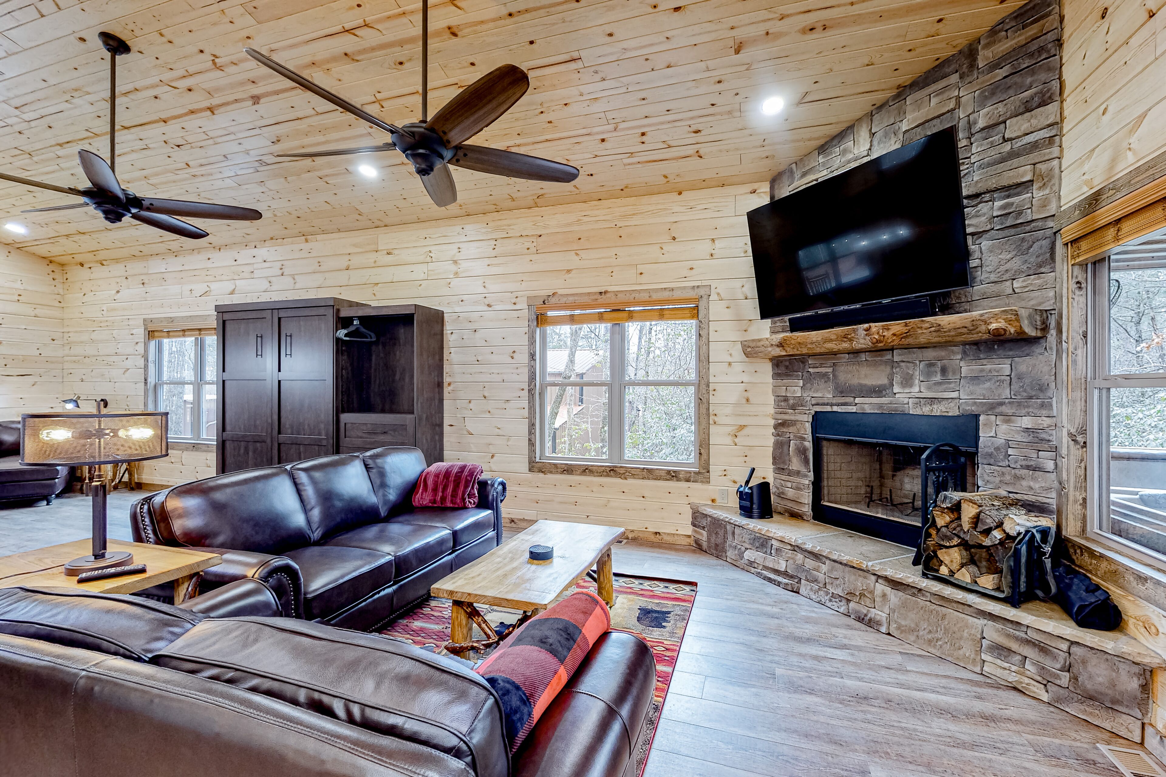 Dog-friendly home with a private hot tub, WiFi, pool table, fireplace, & A/C