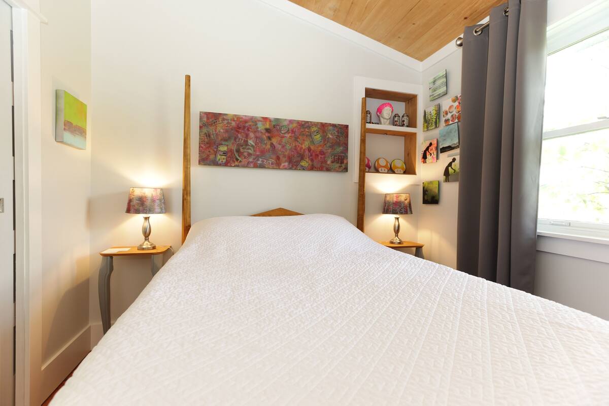 Basic Room | WiFi (free), individually decorated, individually furnished